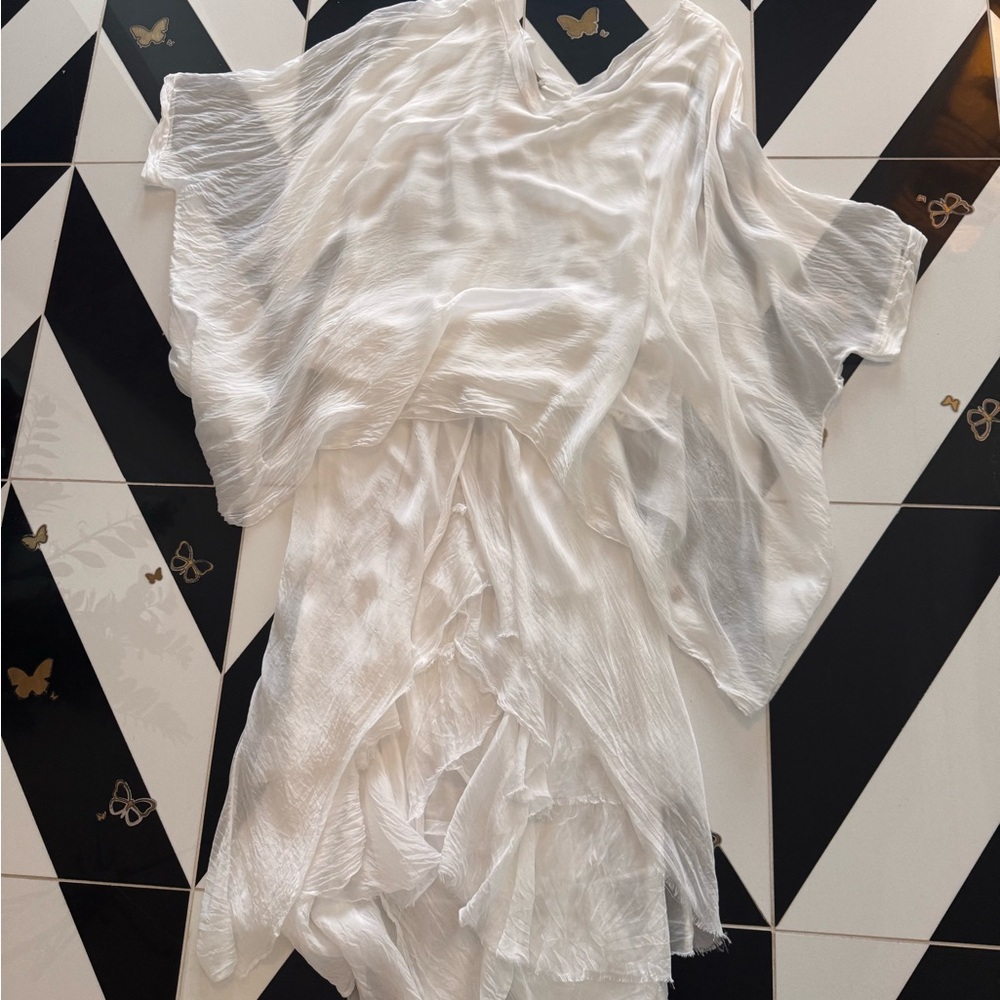 NEW with tags…Gigi Moda-Italy. Elegant White Sheer flowy 2 pc top and skirt